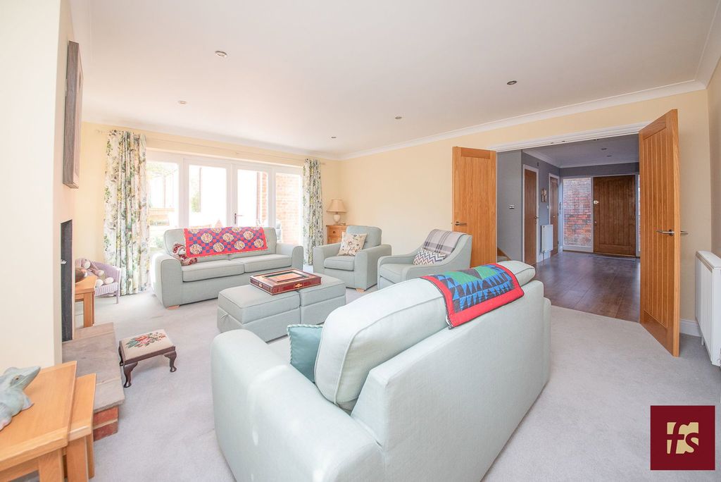 Property photo 2 of 30