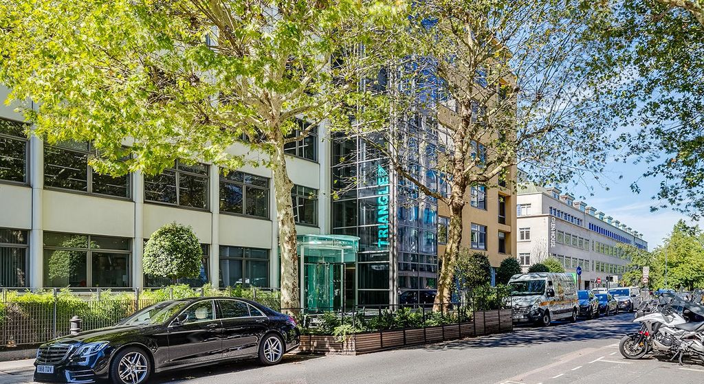 Property photo 2 of 6 The Triangle Hammersmith London W6 Office For Rent West London Ext2.Jpg