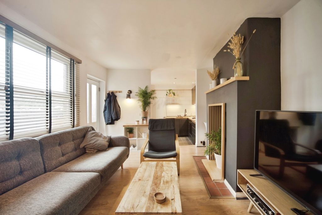 Property photo 3 of 16 Photo