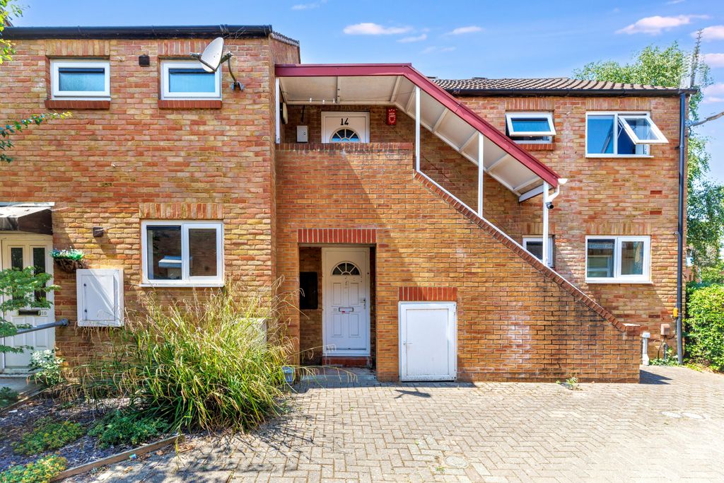 Property photo 1 of 10 12 Skerne Passage, Bedford, Bedfordshire, Mk41 7XX