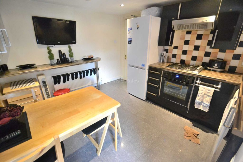 Property photo 3 of 5