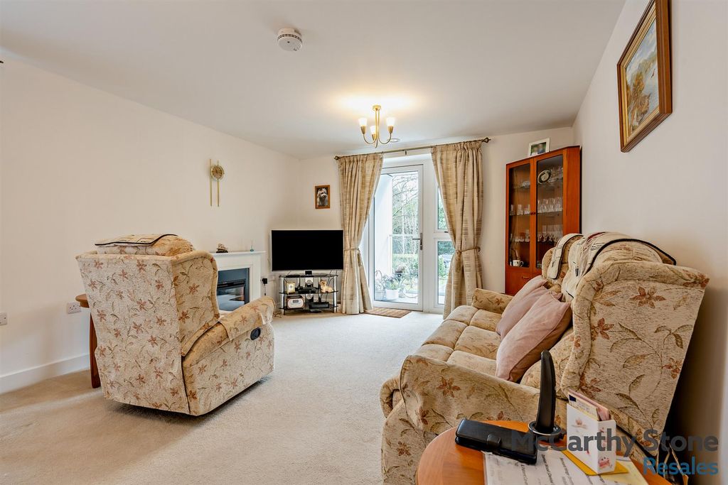 Property photo 3 of 39 8682628-Interior15-800.Jpg