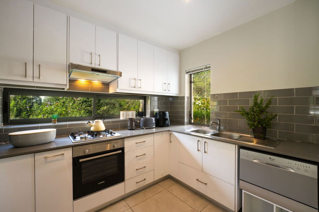 Property photo 2 of 31 Sw1696363