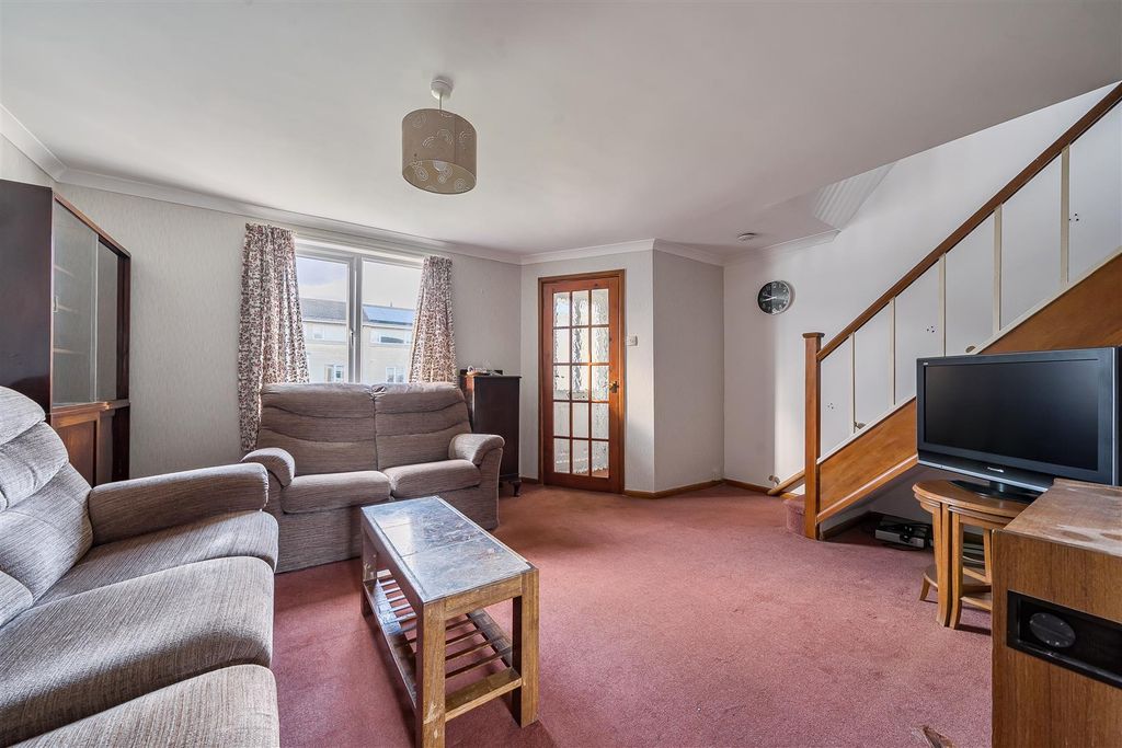 Property photo 3 of 14 Lounge