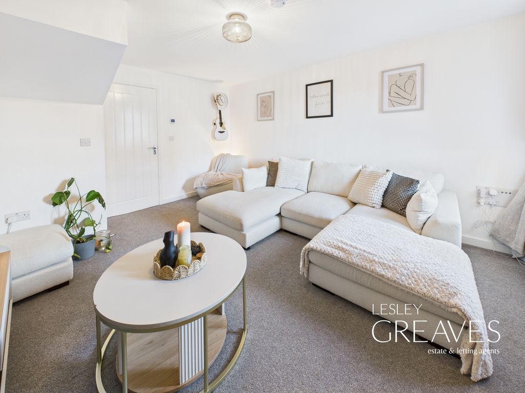 Property photo 2 of 18 Living Room