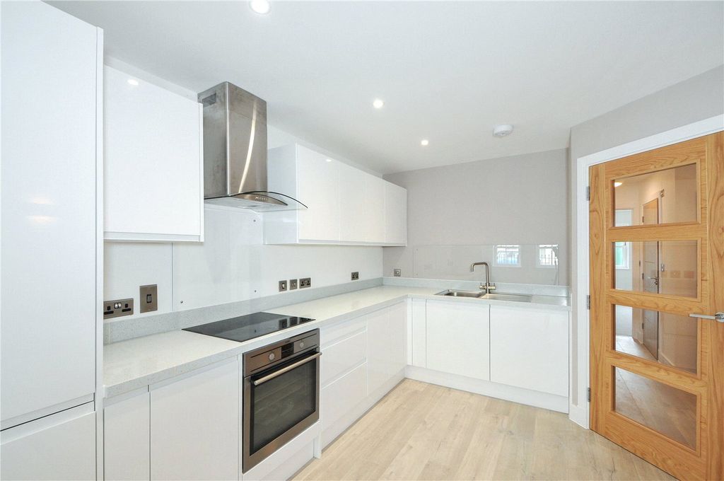 Property photo 3 of 8 Kitchen