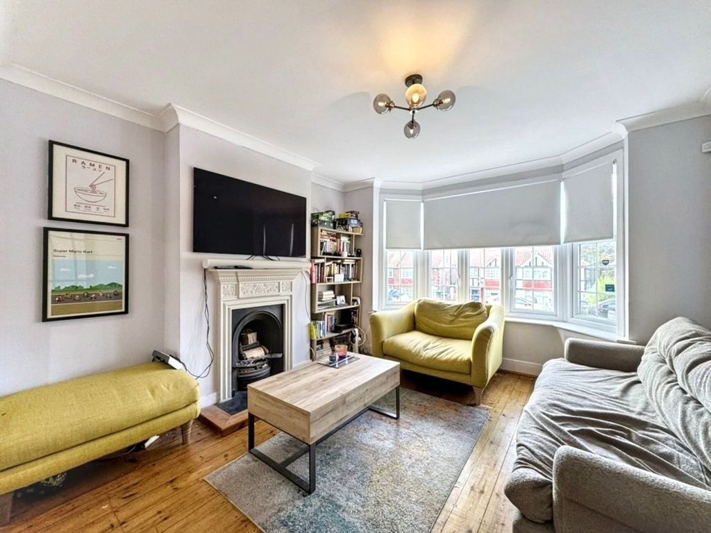 Property photo 2 of 18 Lounge