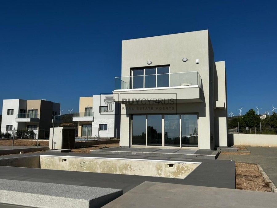 Property photo 1 of 32