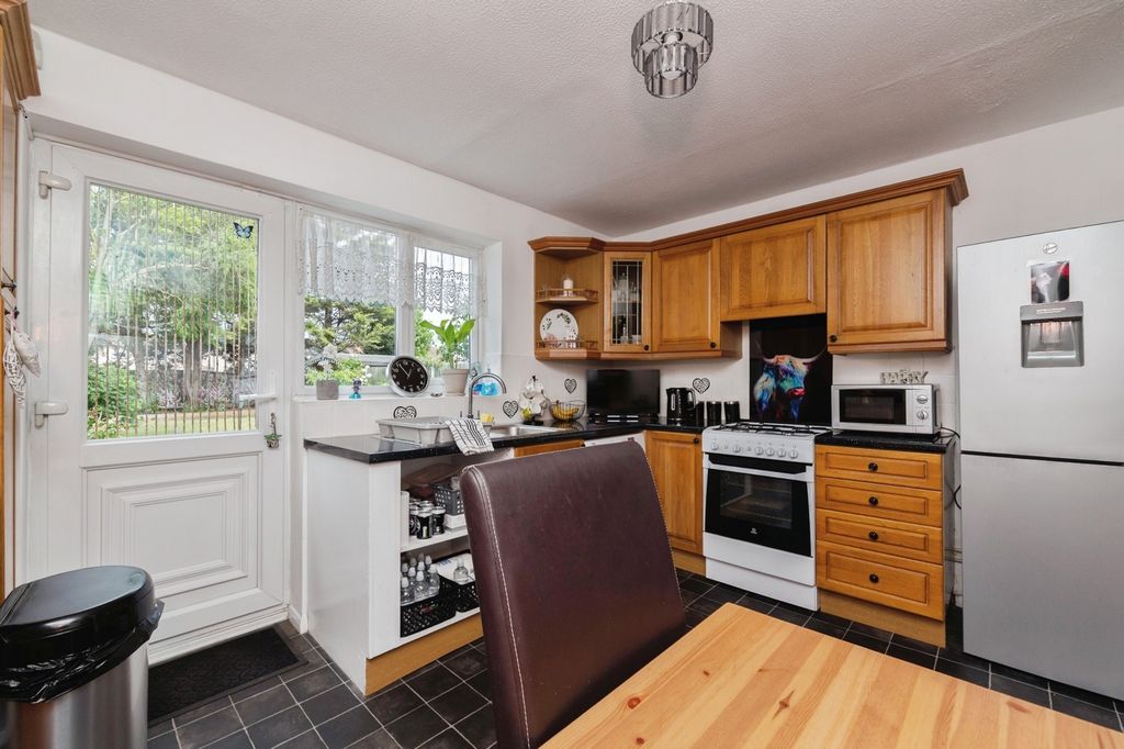 Property photo 2 of 17 Photo