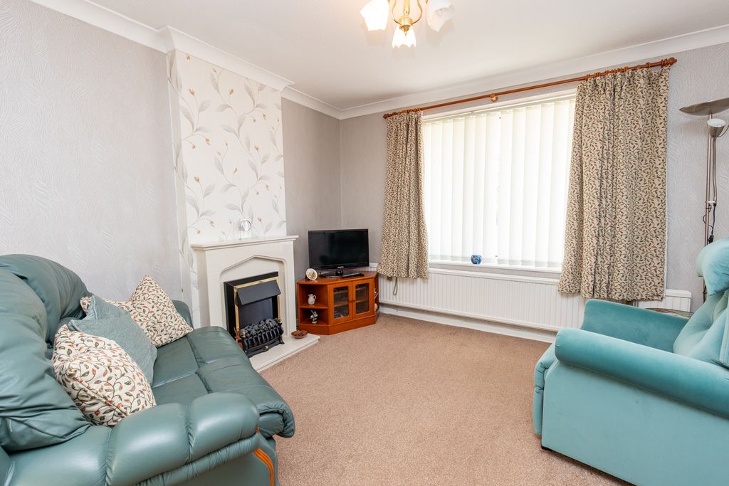 Property photo 2 of 11 Living Room