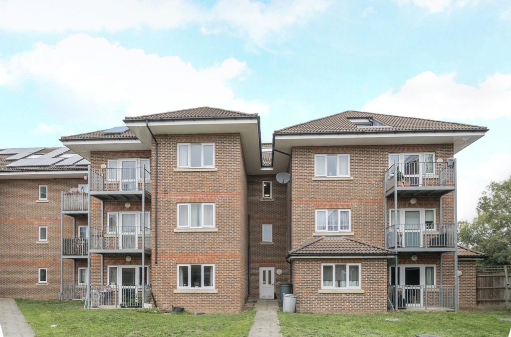 Property photo 1 of 17 1362560-12-68E8Cf...