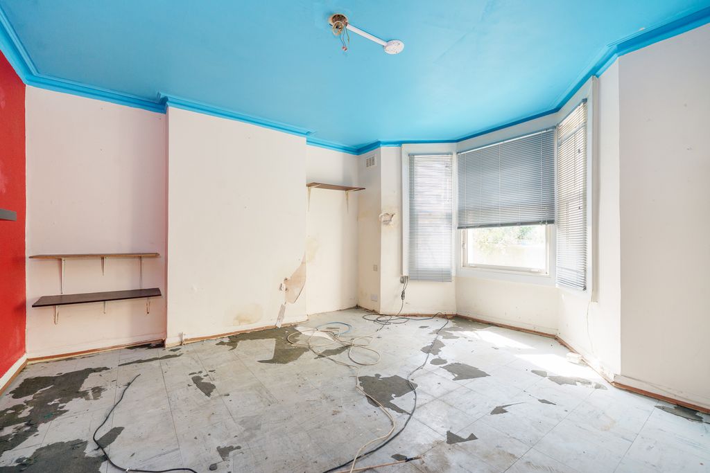 Property photo 2 of 23