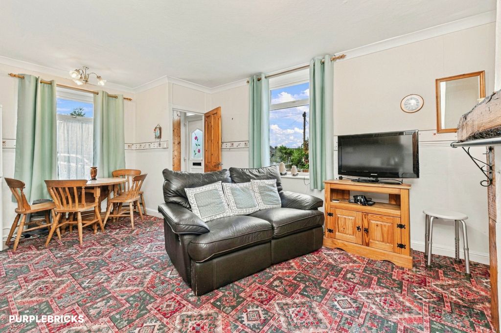 Property photo 3 of 18 Dining Room