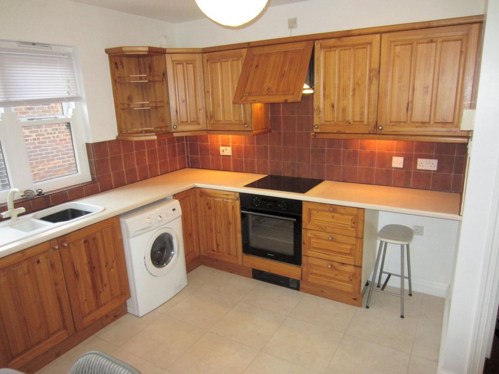 Property photo 3 of 6 Kitchen