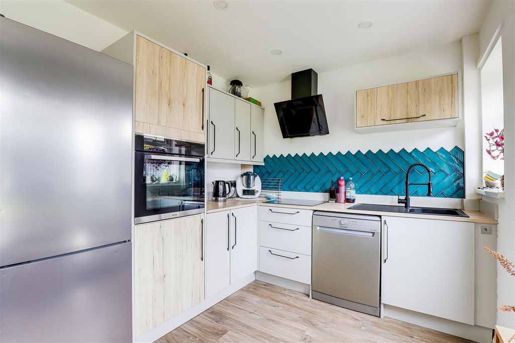 Property photo 3 of 17 Img_2877-Img_2881.Jpg