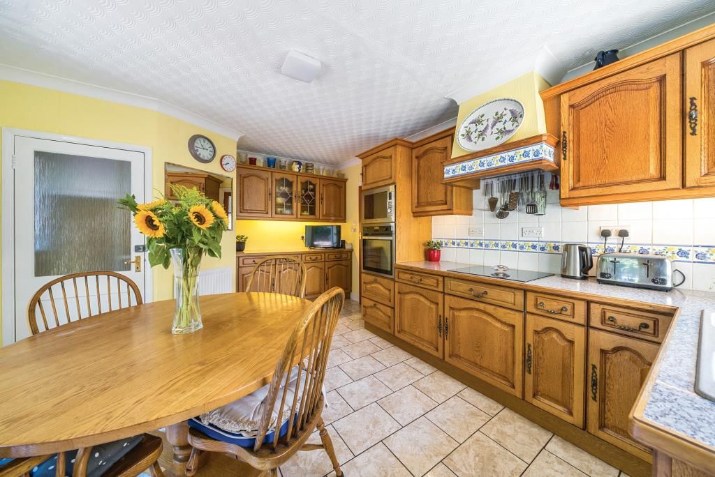 Property photo 2 of 21 Kitchen