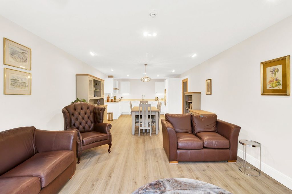 Property photo 2 of 15 Picture No. 24