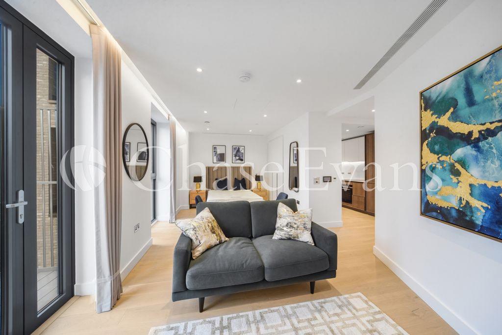 Property photo 2 of 18 Living Room - Dispat