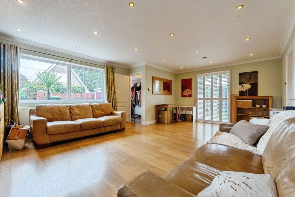 Property photo 3 of 18 Pbox-Img.Jpg