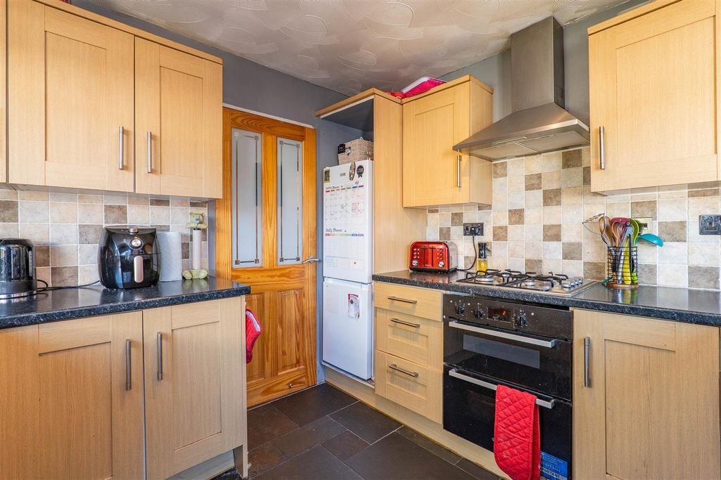 Property photo 3 of 19 Kitchen