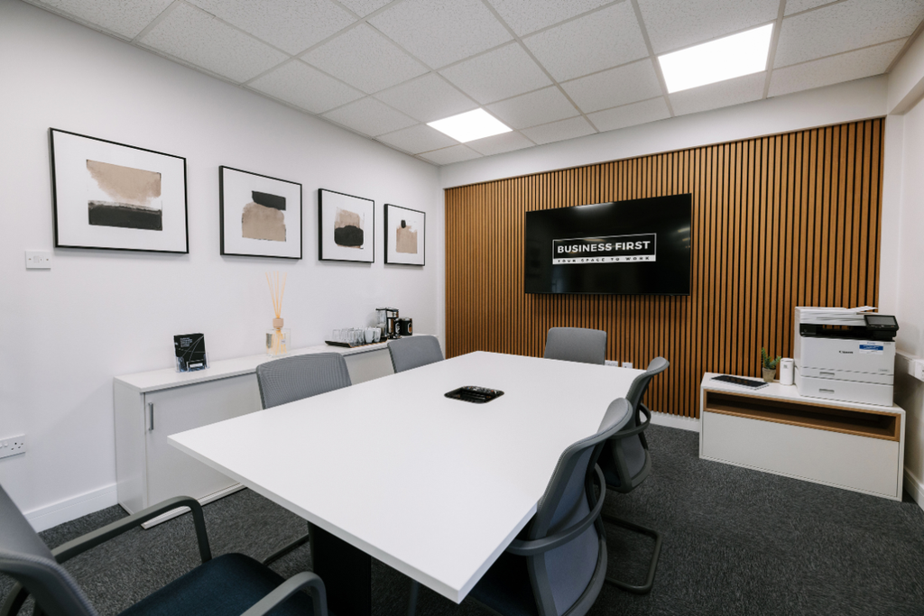 Property photo 3 of 39 Meeting Room