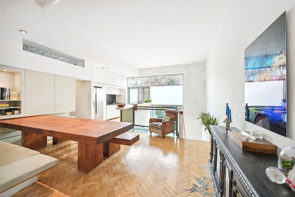 Property photo 3 of 12 Kitchen/Reception