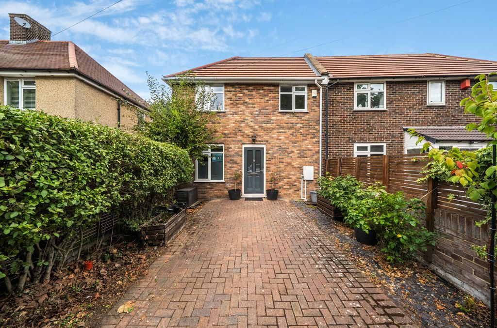 Property photo 1 of 16 1498853-16-6A8875...