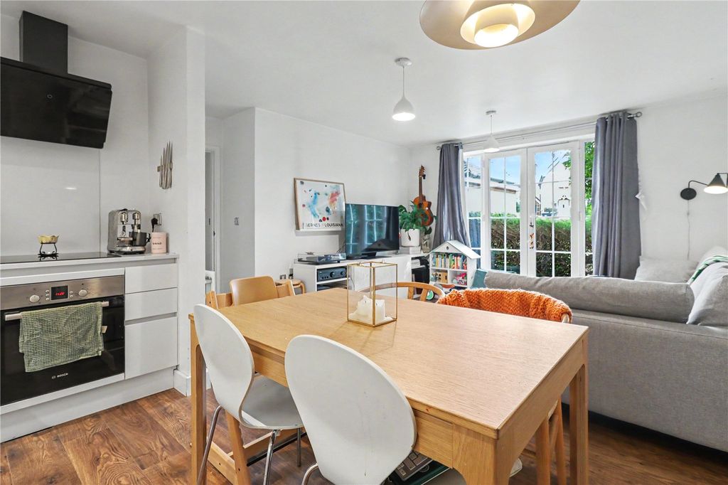 Property photo 3 of 11 Living/Dining