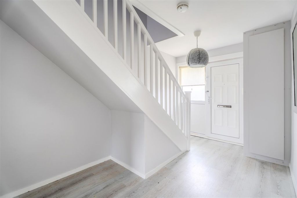 Property photo 2 of 17 520 Glasgow-8.Jpg