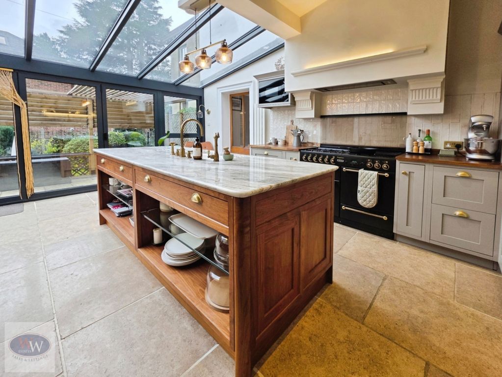 Property photo 3 of 34 Dining Kitchen