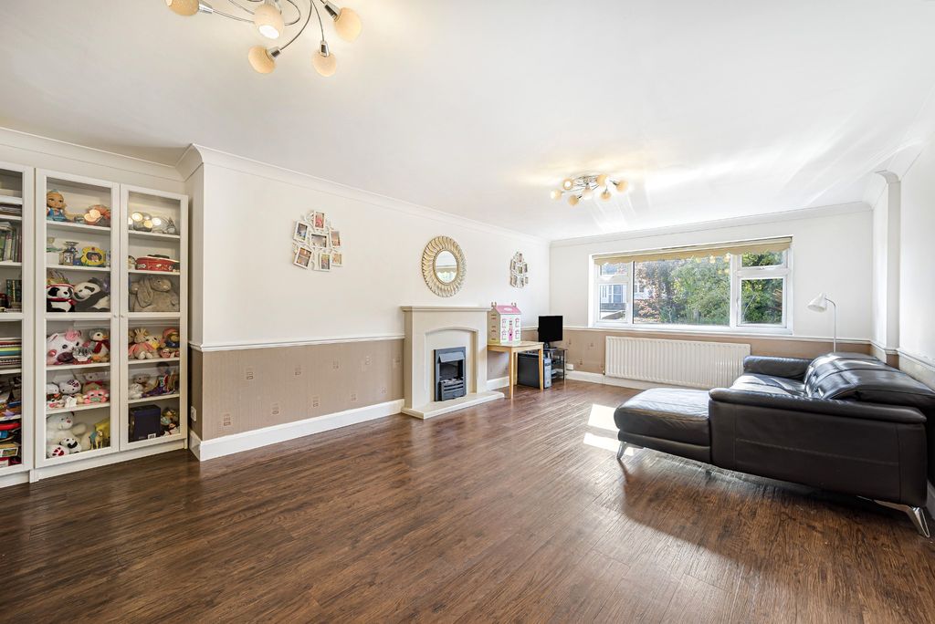 Property photo 2 of 19