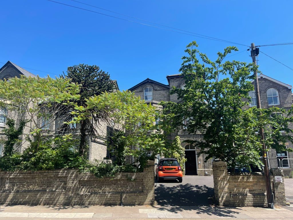 Property photo 1 of 2