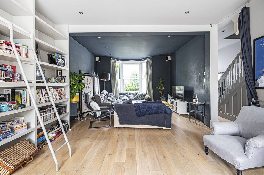 Property photo 1 of 9