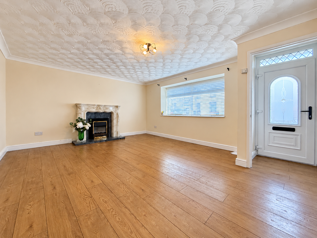 Property photo 3 of 18 782D1126-04D1-4D41-B036-2F6306F8E9B8