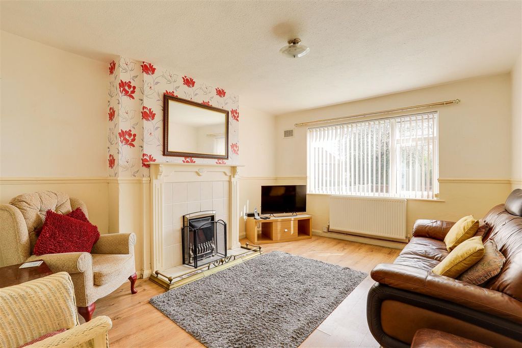 Property photo 2 of 15 10900.Jpg