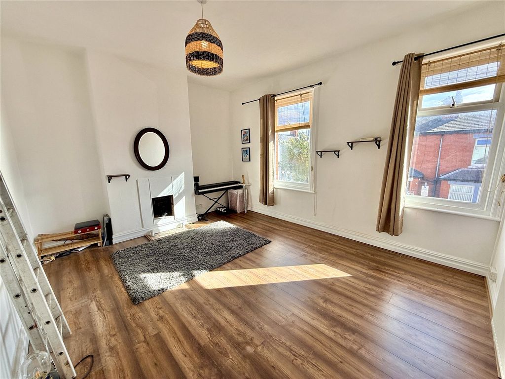 Property photo 3 of 10 Picture No. 18