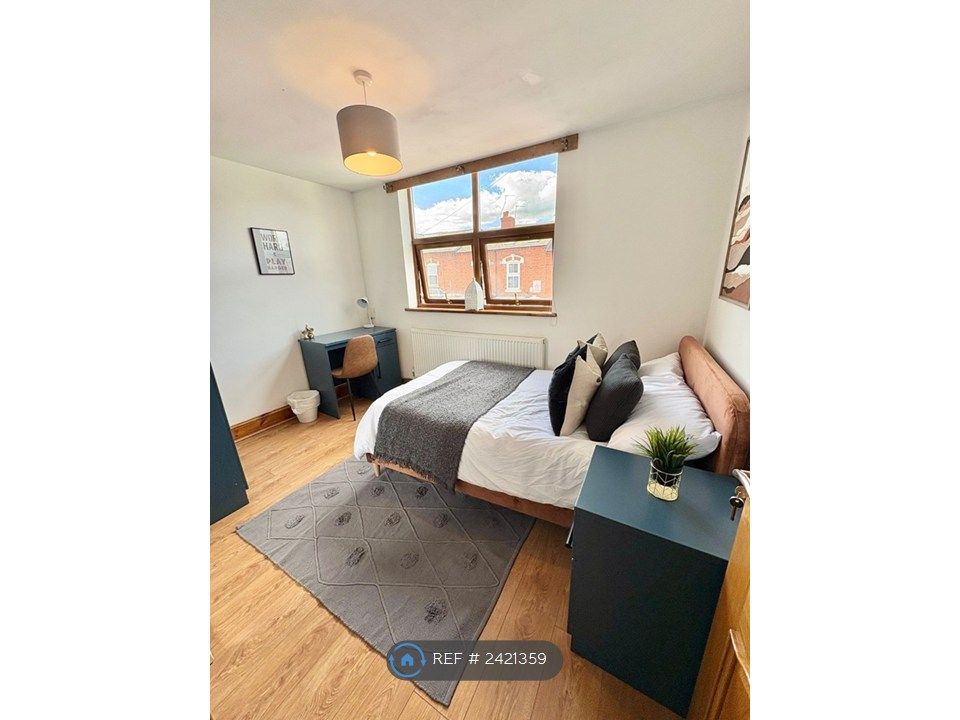 Property photo 1 of 17 Bedroom 3