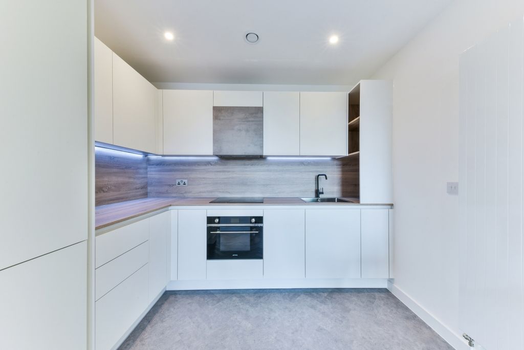 Property photo 2 of 7 Kitchen