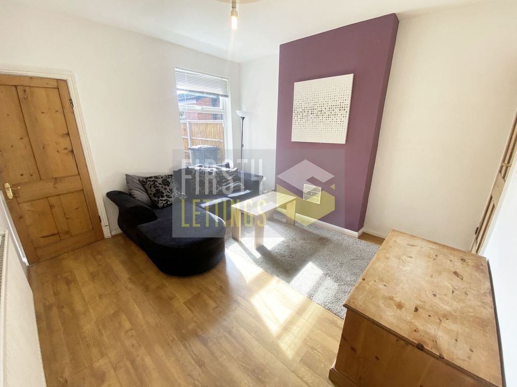 Property photo 1 of 11 Photo 9