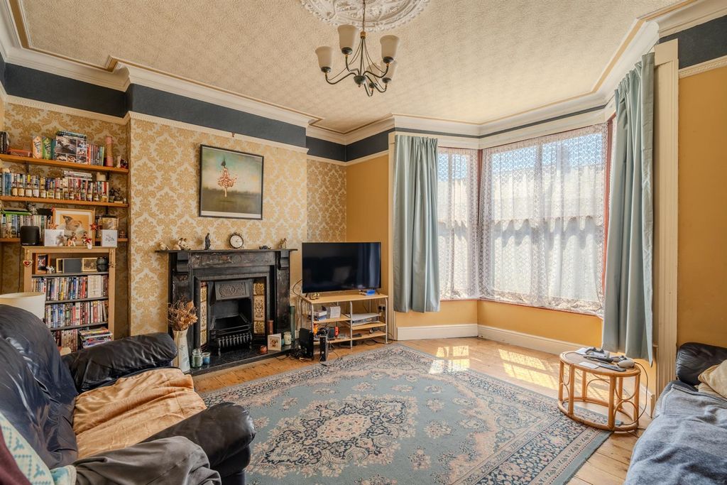 Property photo 3 of 27 8 Cwmavon Road-9.Jpg