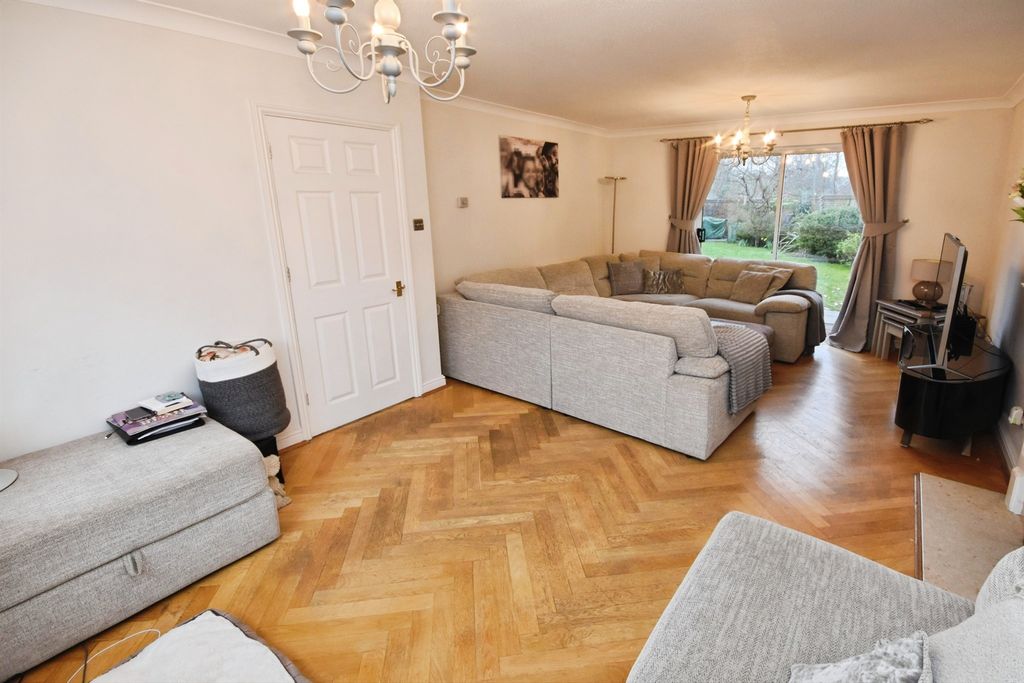 Property photo 2 of 27