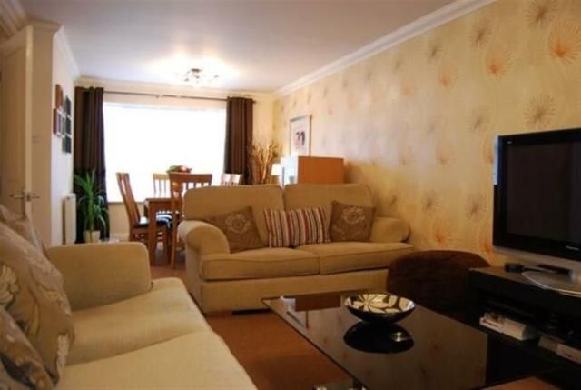 Property photo 2 of 7 Living Room