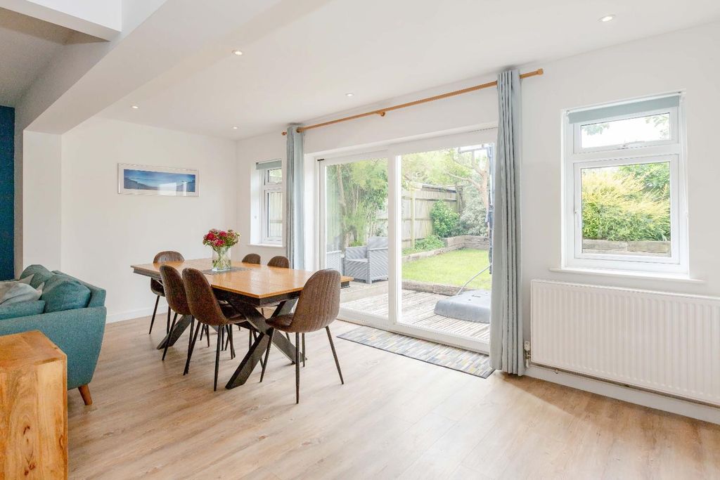Property photo 3 of 26 Harbour Way_18.Jpg