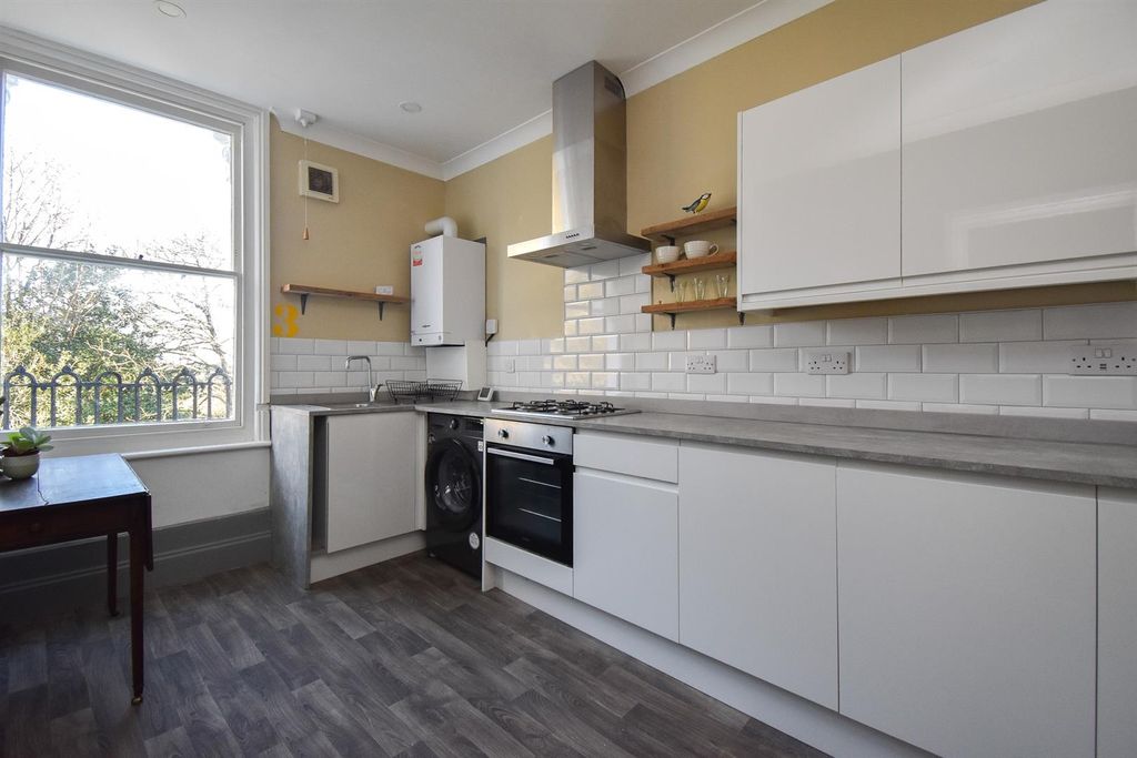 Property photo 2 of 11 Kitchen