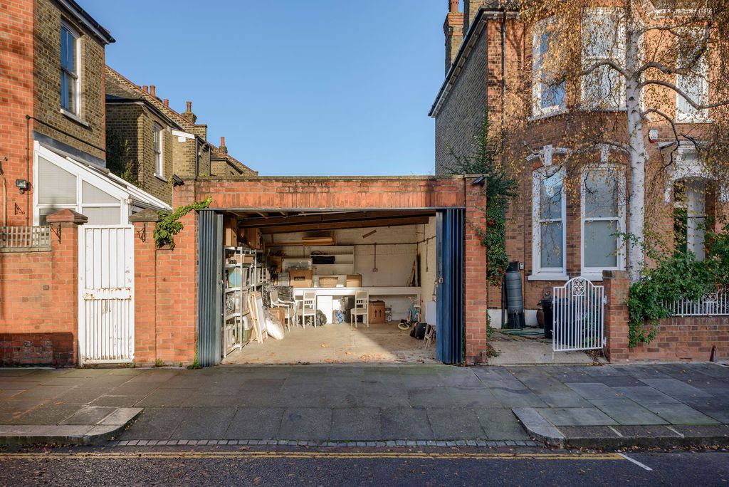 Property photo 2 of 3