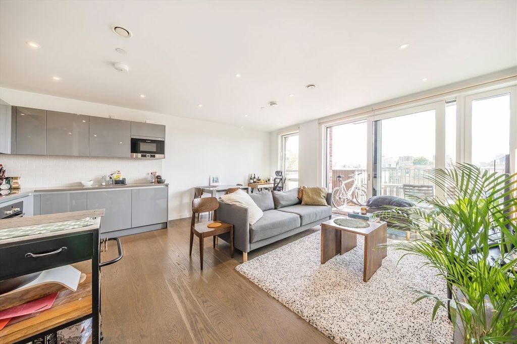 Property photo 1 of 8