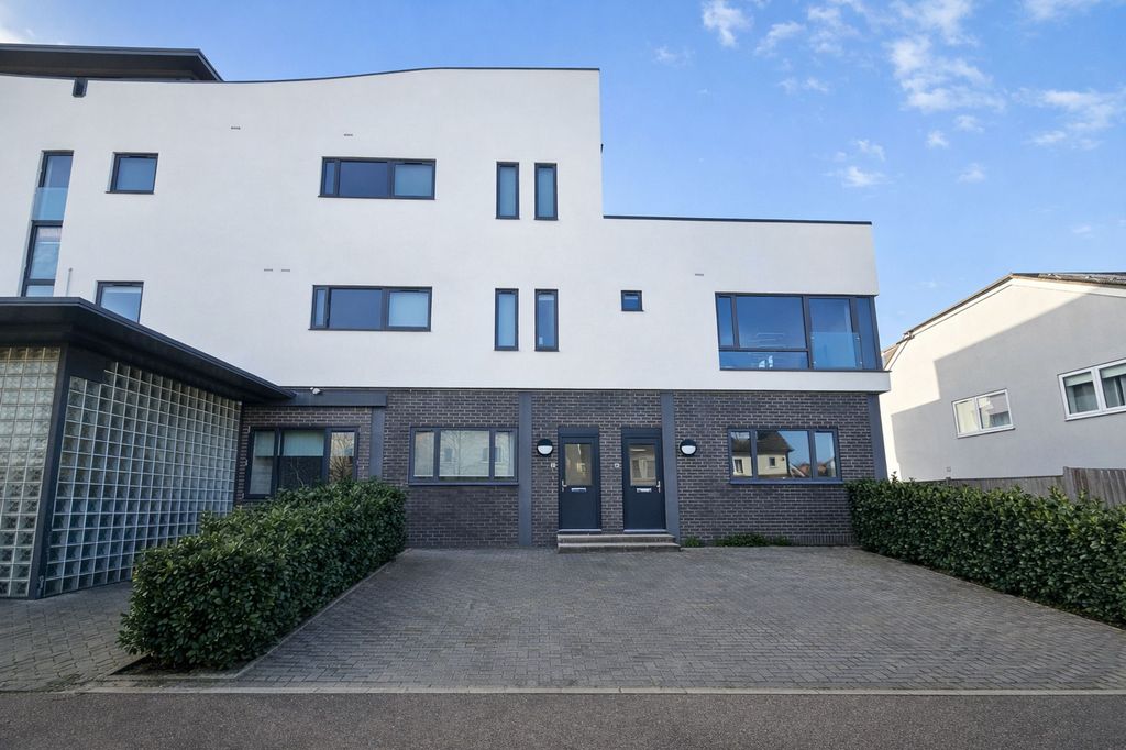 Property photo 1 of 6 External