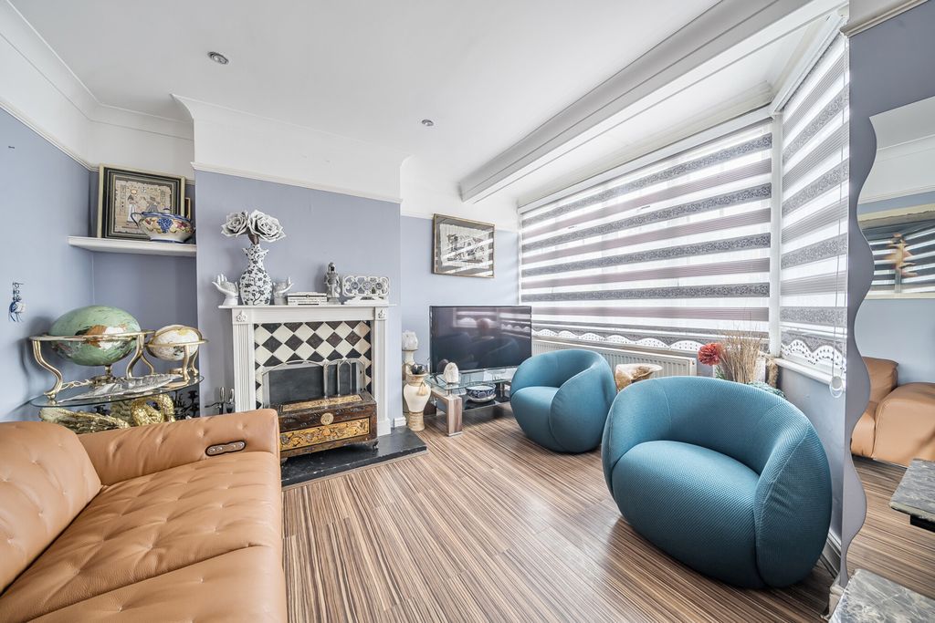 Property photo 3 of 14 Reception