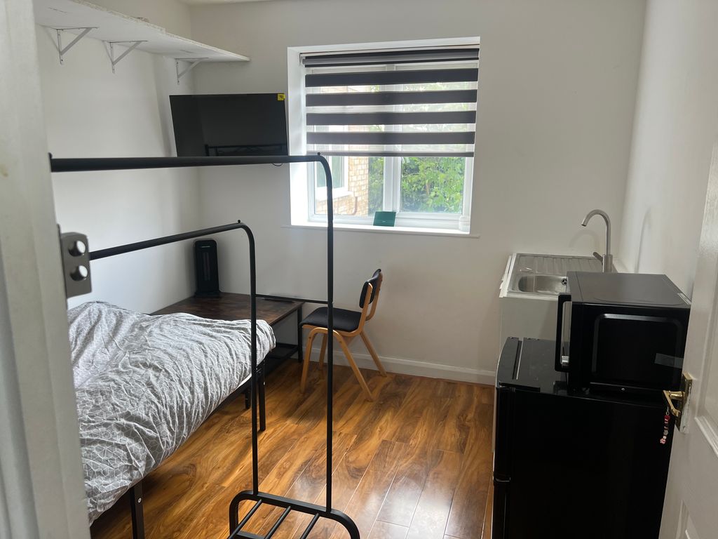 Property photo 2 of 15 Bedroom 1