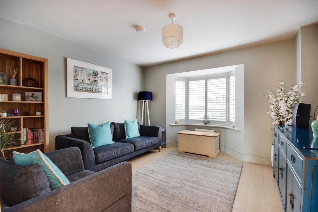 Property photo 2 of 19 Image